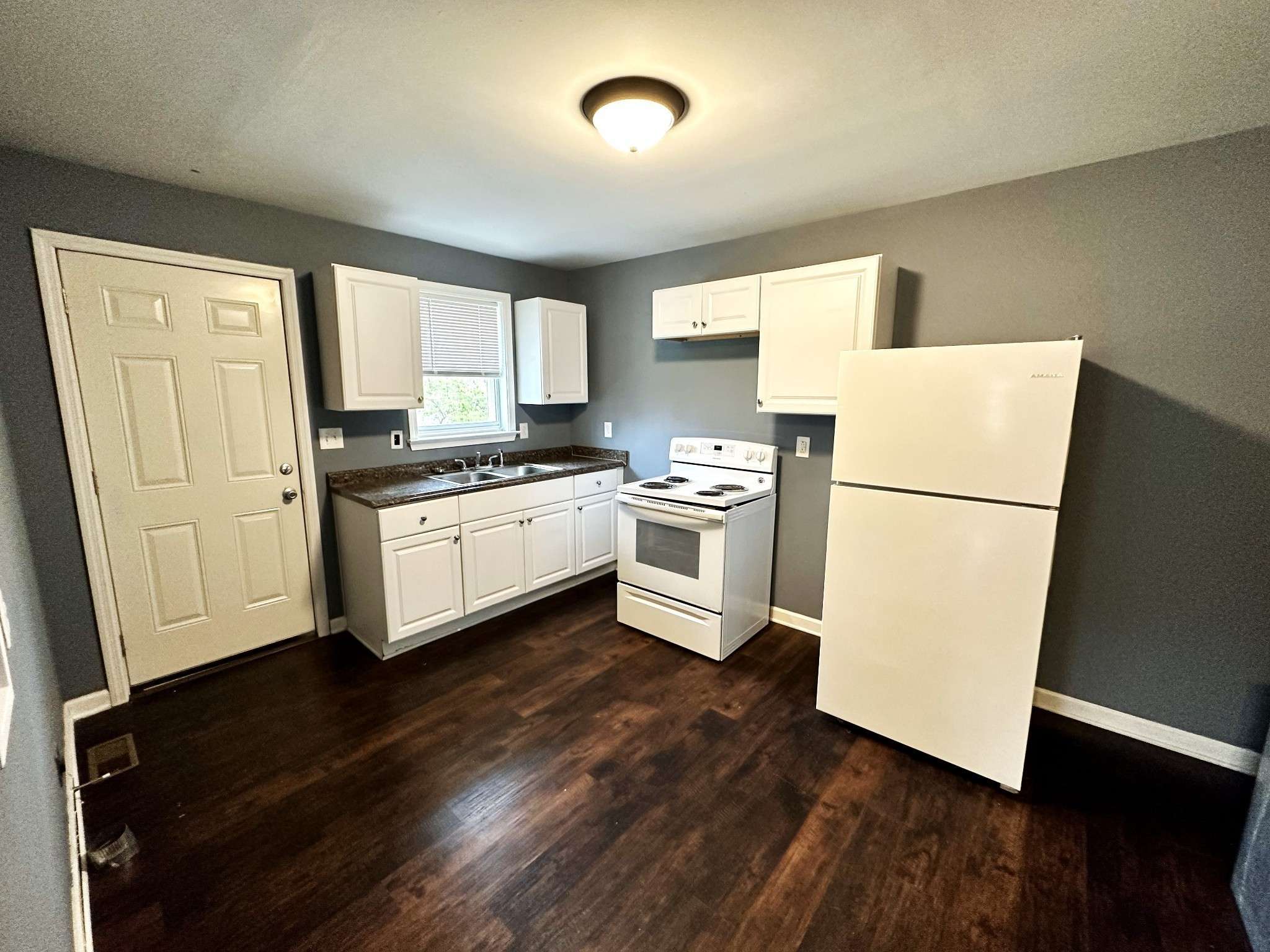 896 Locust Dr, Clarksville, TN 37040