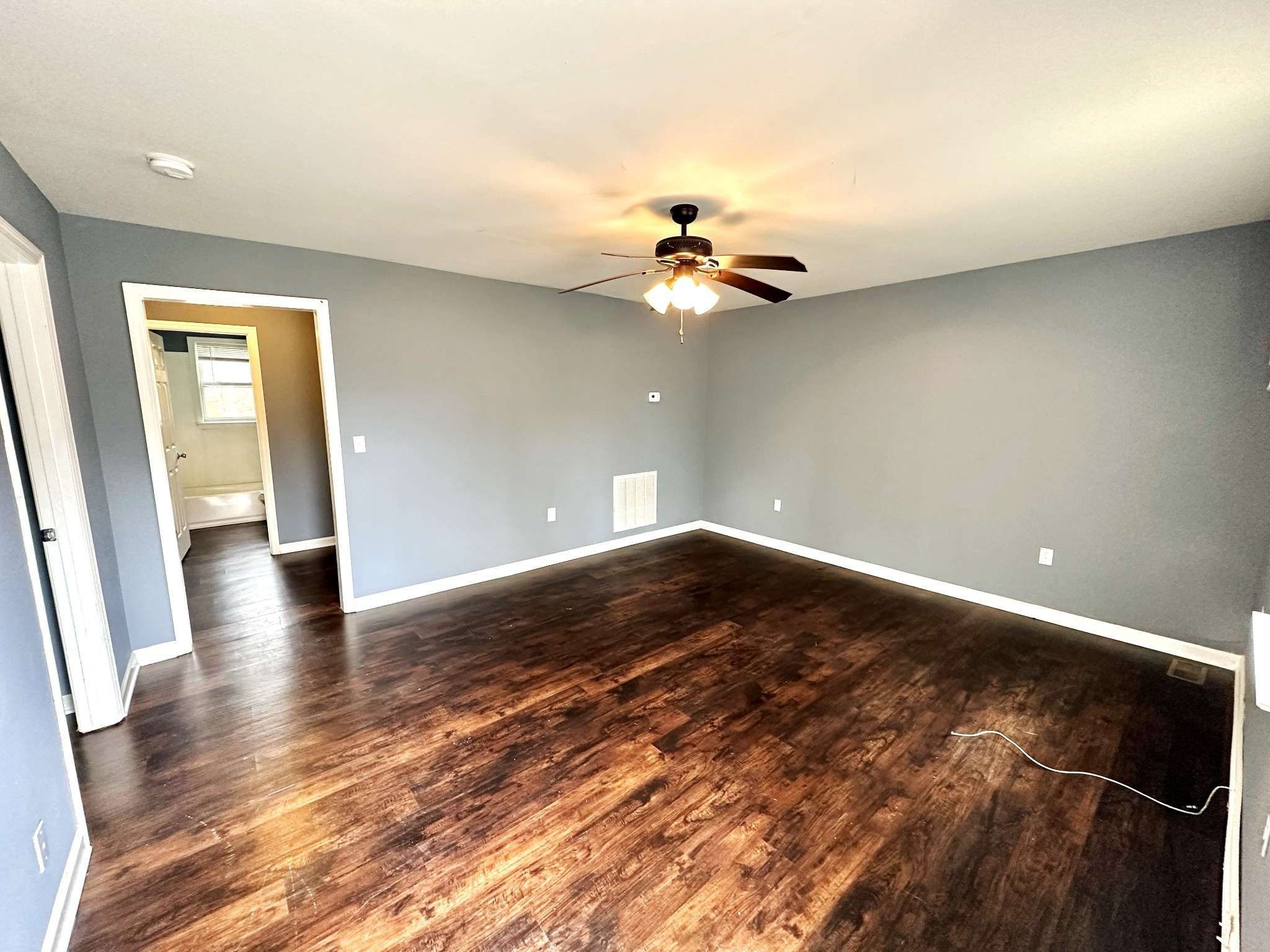 896 Locust Dr, Clarksville, TN 37040
