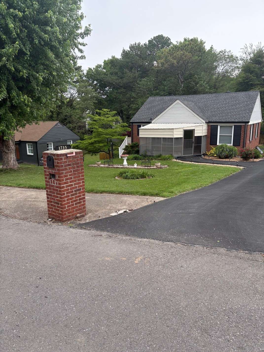 1735 Merritt Dr, Clarksville, TN 37043