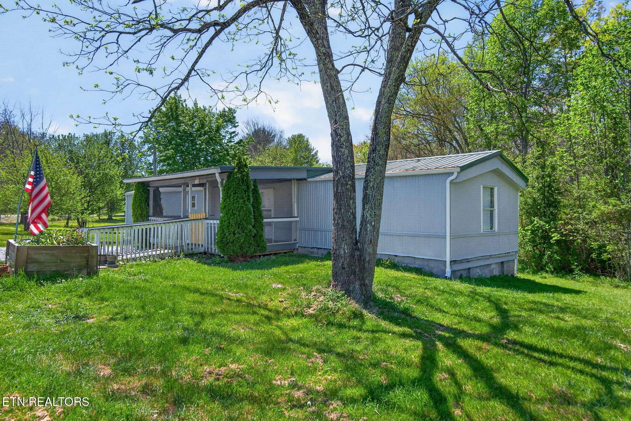 5959 Nashville Hwy, Deer Lodge, TN 37726