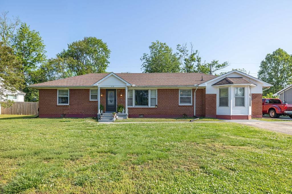 218 Admiral Cir, Lawrenceburg, TN 38464