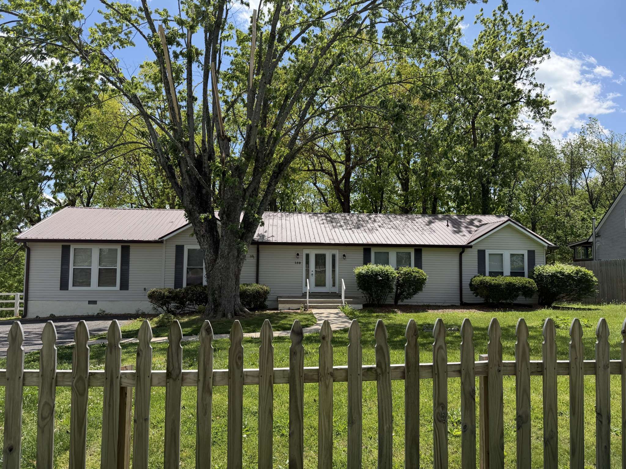 159 W Hester Rd, Cottontown, TN 37048