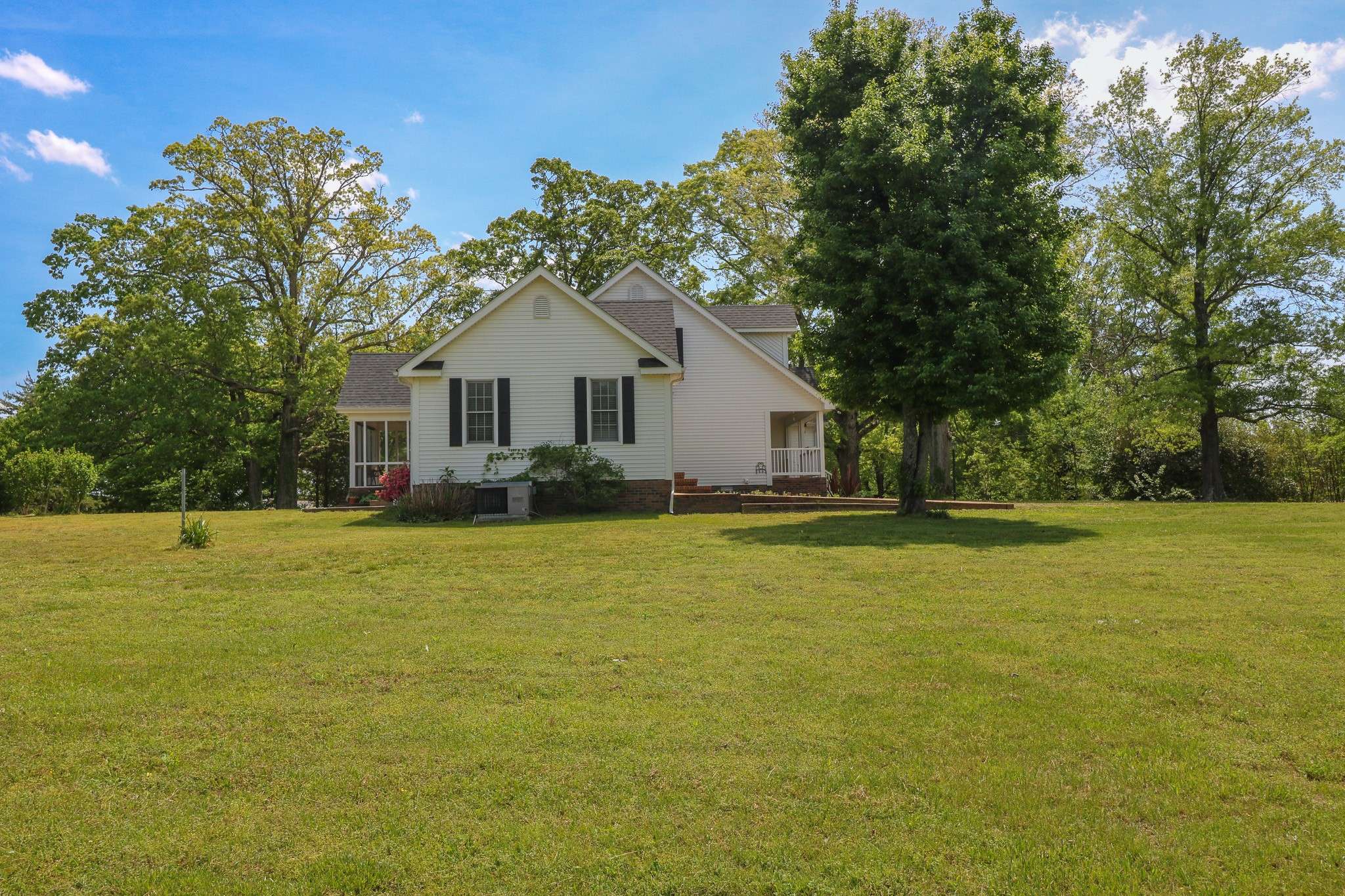 11450 McIllwain Rd, Holladay, TN 38341