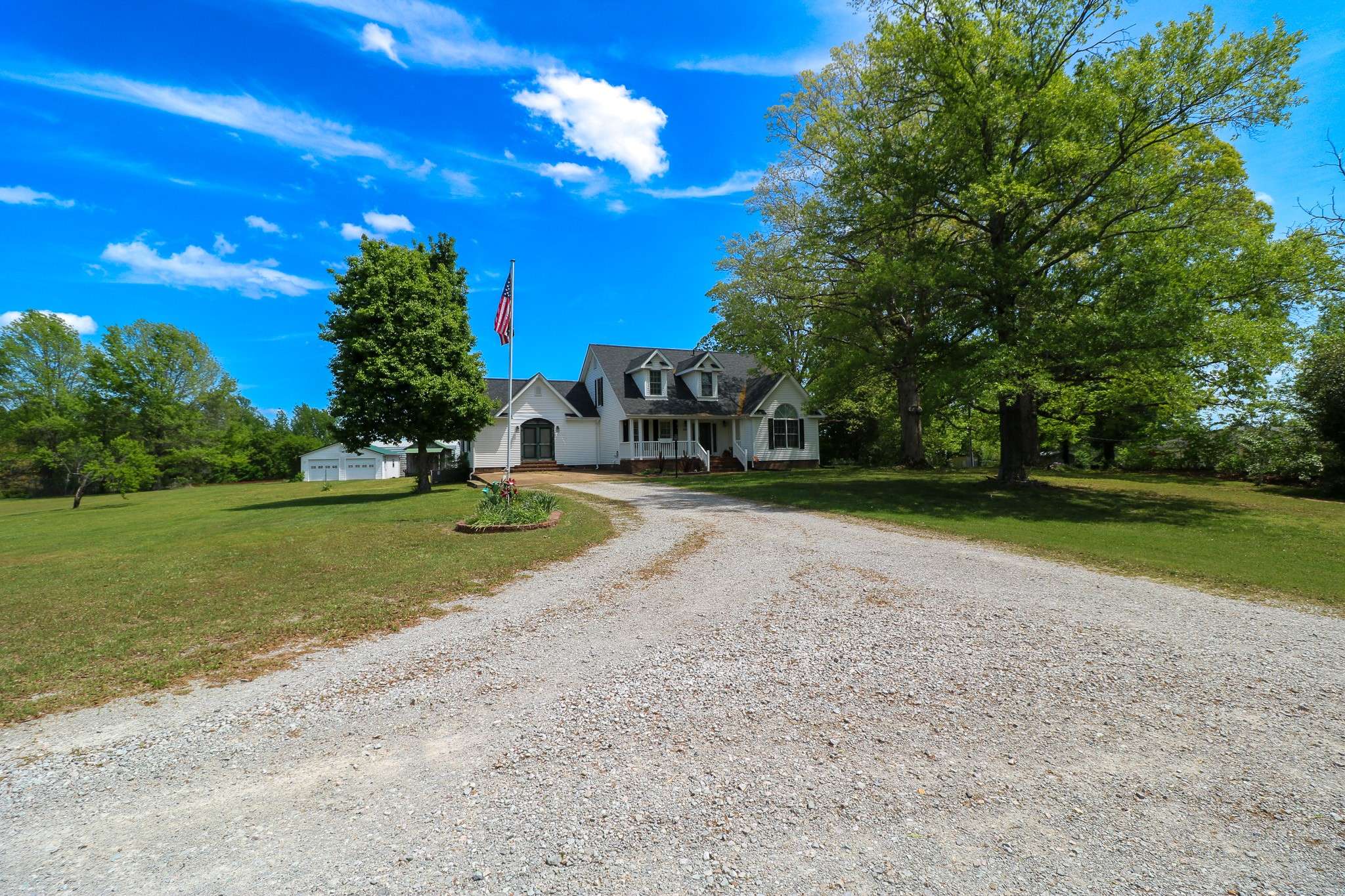 11450 McIllwain Rd, Holladay, TN 38341
