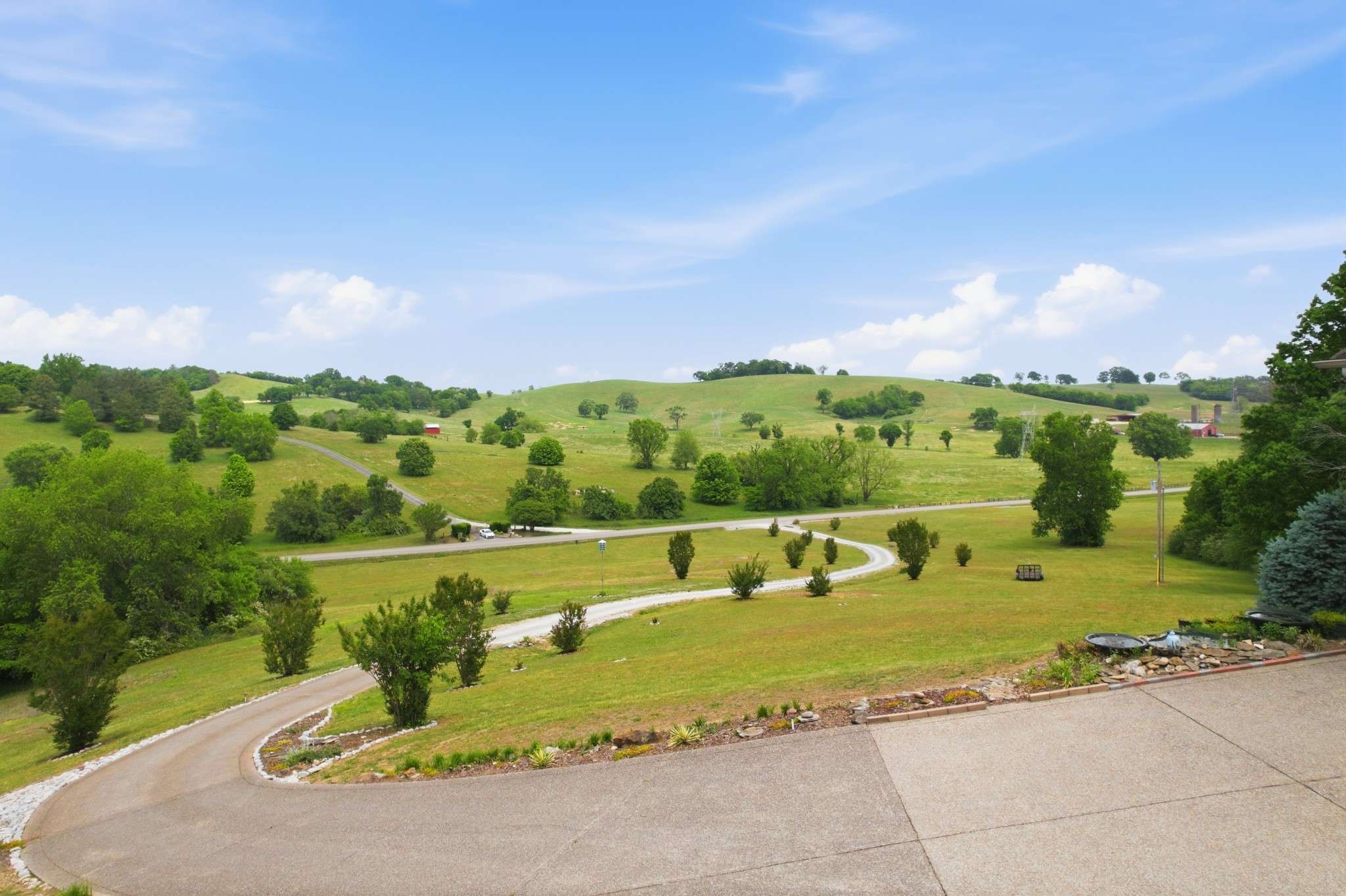 2160 Darks Mill Rd, Columbia, TN 38401