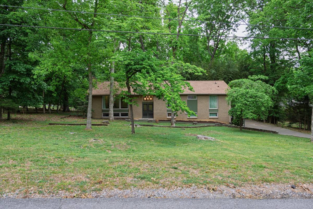 123 Trail East Drive, Hendersonville, TN 37075