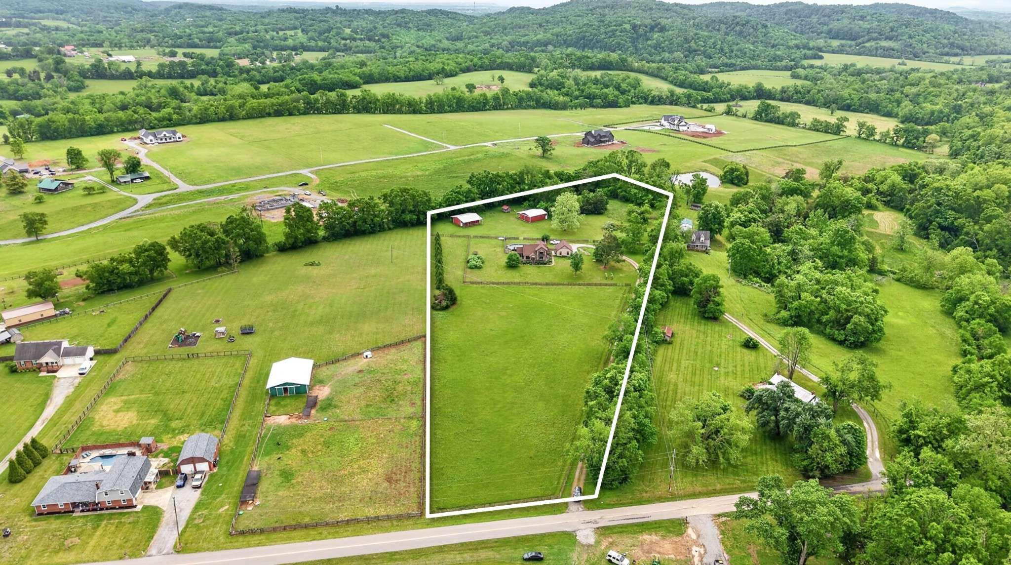 426 Watt Nolen Rd, Cottontown, TN 37048