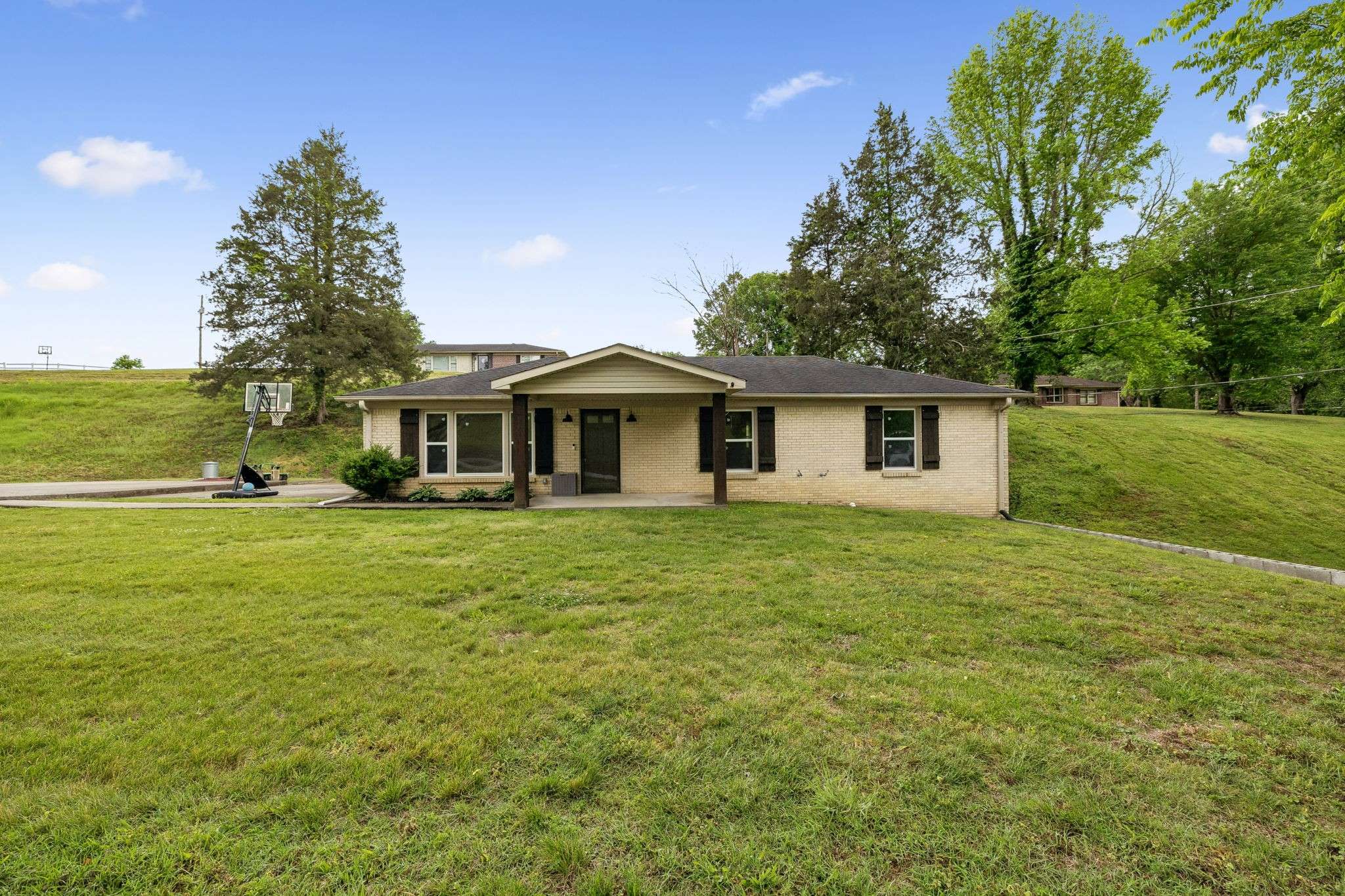 514 College Ave #E, Carthage, TN 37030
