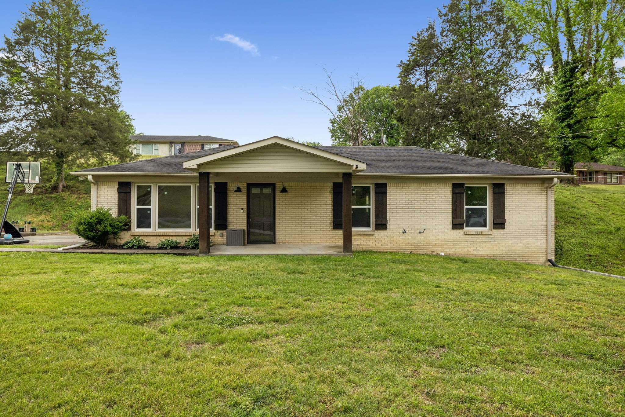 514 College Ave #E, Carthage, TN 37030