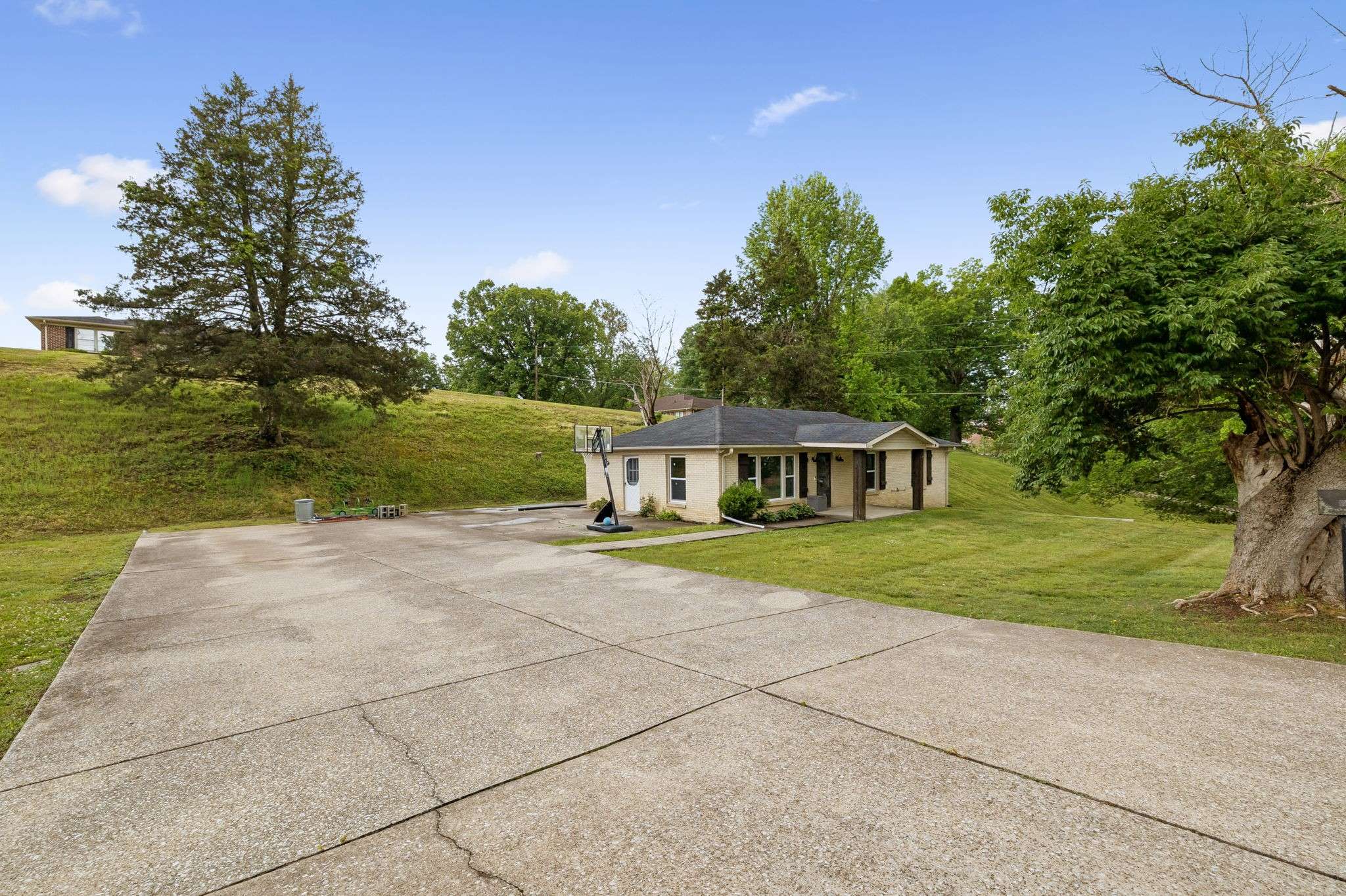 514 College Ave #E, Carthage, TN 37030