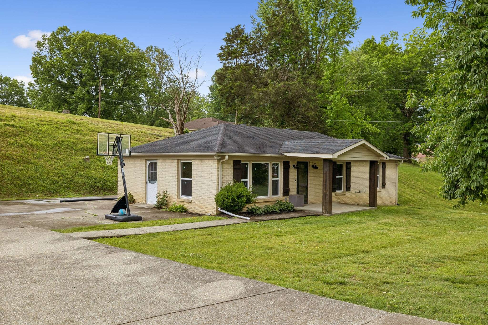 514 College Ave #E, Carthage, TN 37030