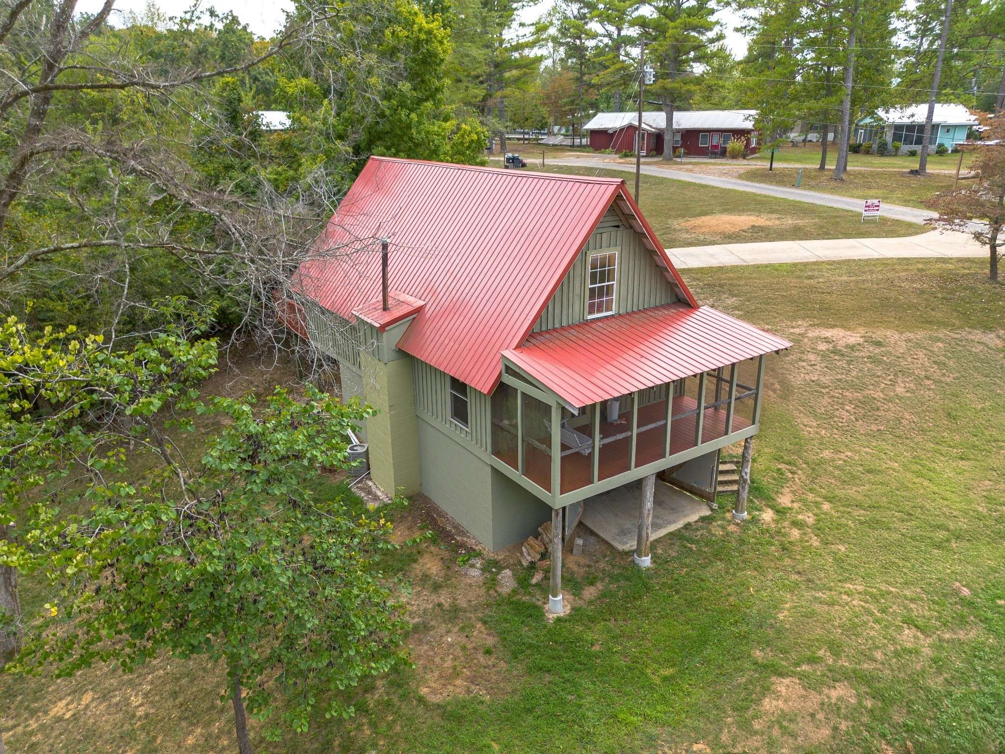 4428 Deer Creek Rd, Linden, TN 37096