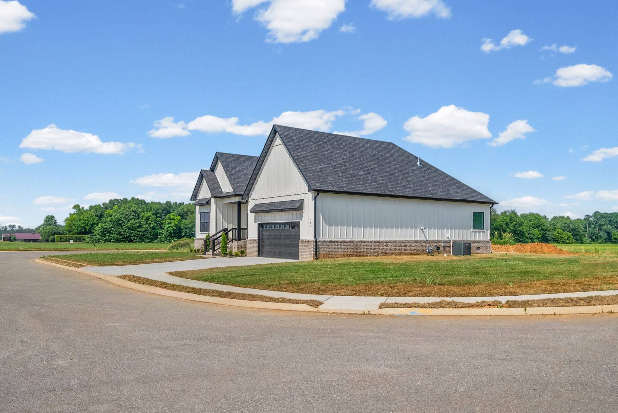 182 Harvest Moon Ct, Clarksville, TN 37043