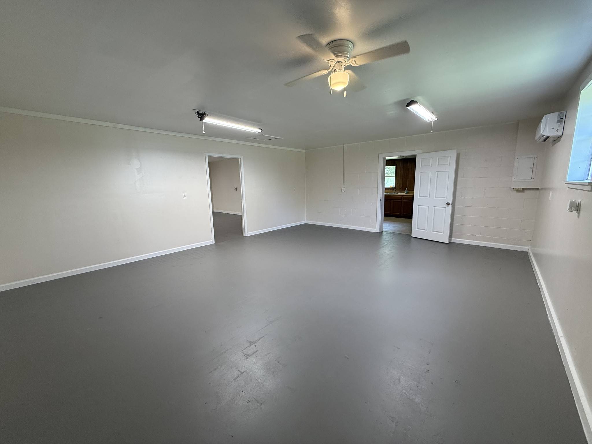 1074 S Main St, Crossville, TN 38555