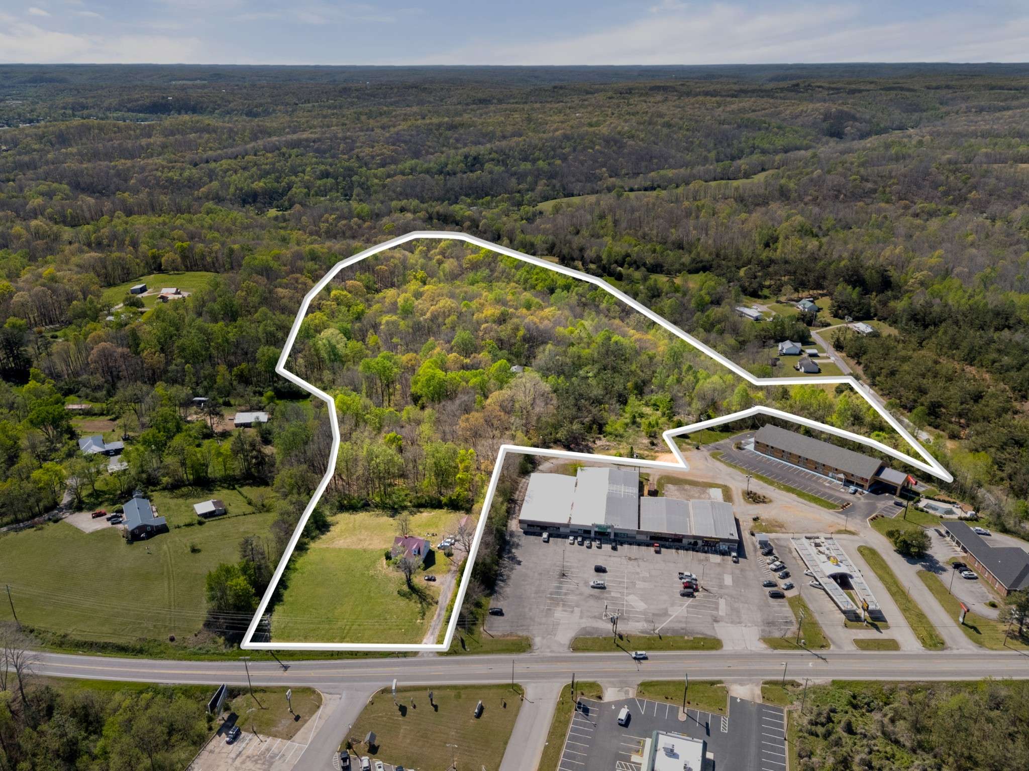 661 Highway 100, Centerville, TN 37033