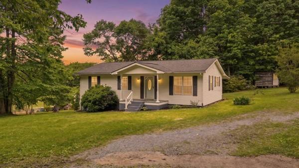 91 Golden Rd, Lynchburg, TN 37352