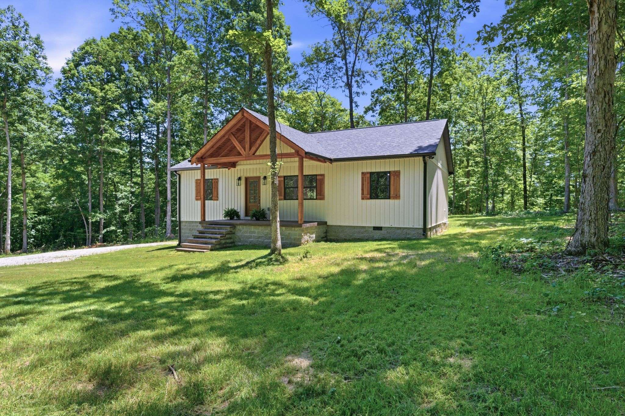 700 Hillcrest Rd, Waverly, TN 37185