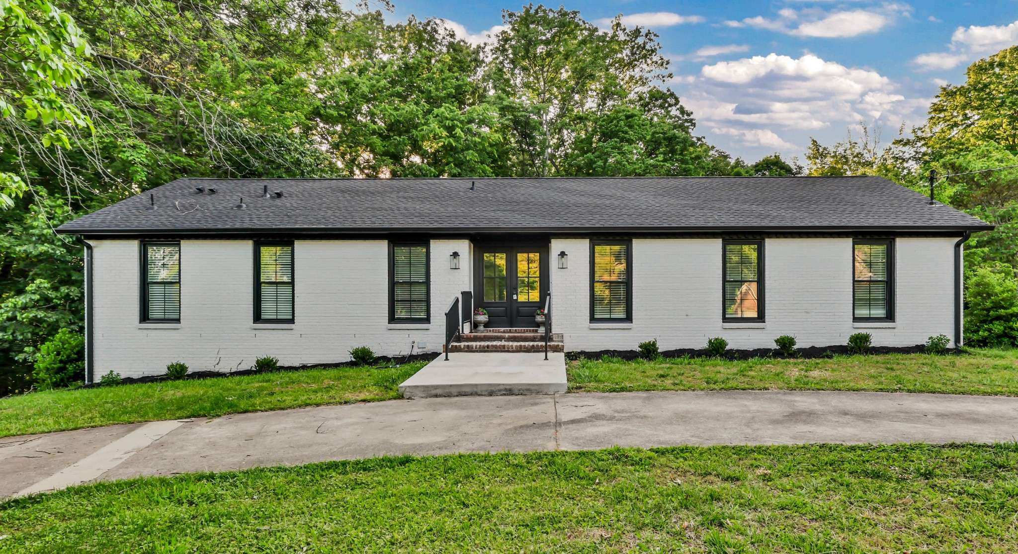 351 Hampshire Dr, Clarksville, TN 37043
