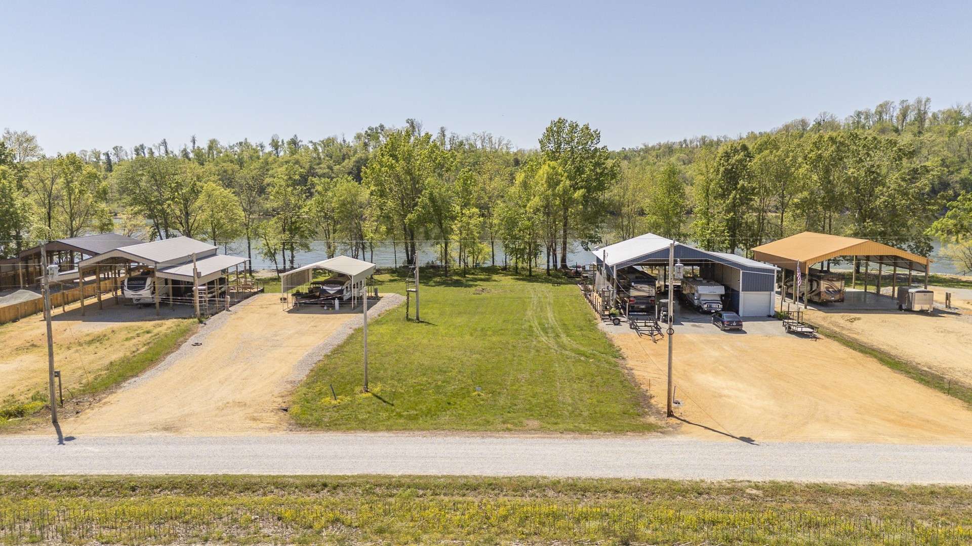855 Hardin Bottom River Rd, Clifton, TN 38425