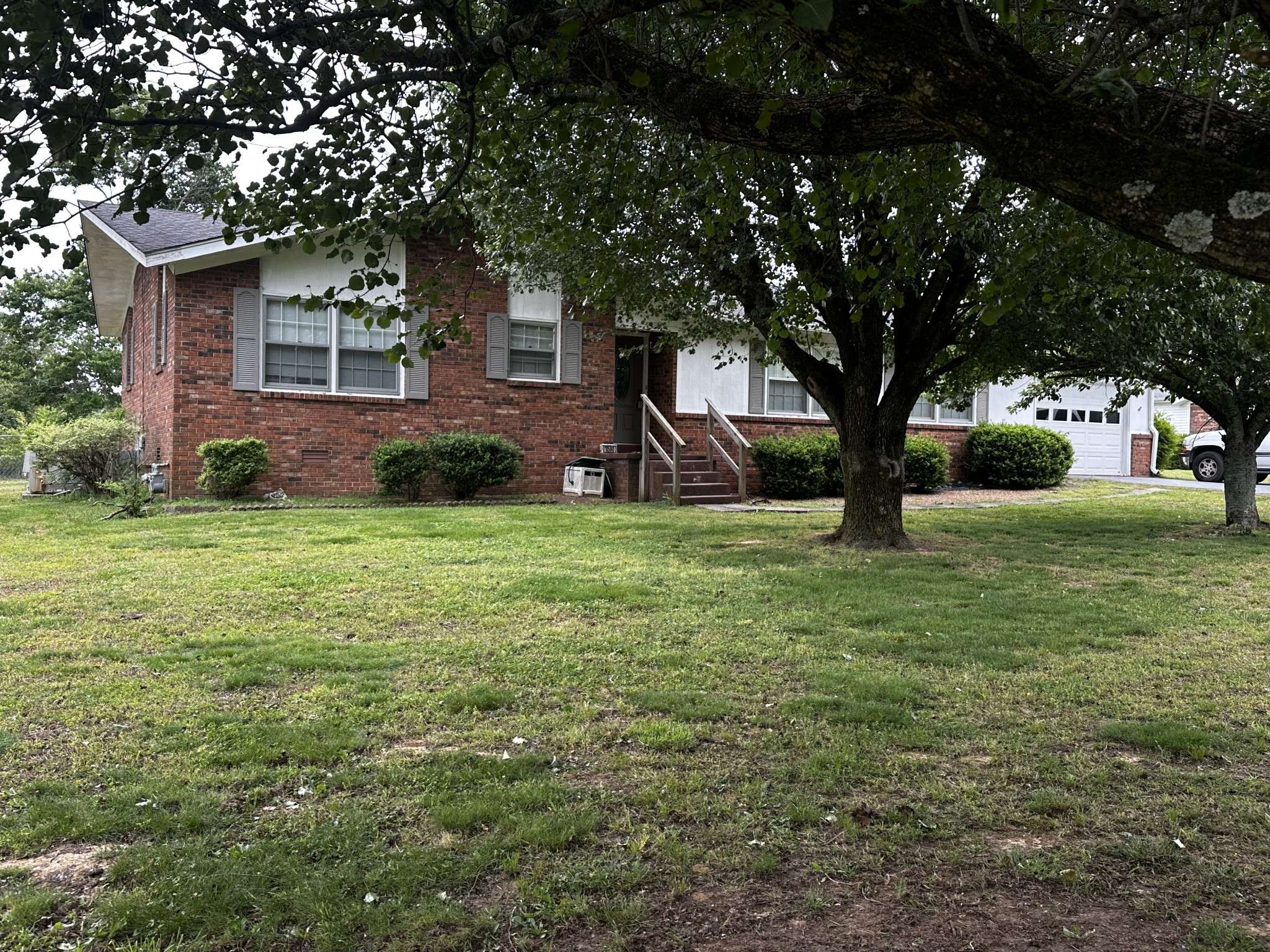 1580 Branch drive, Lawrenceburg, TN 38464