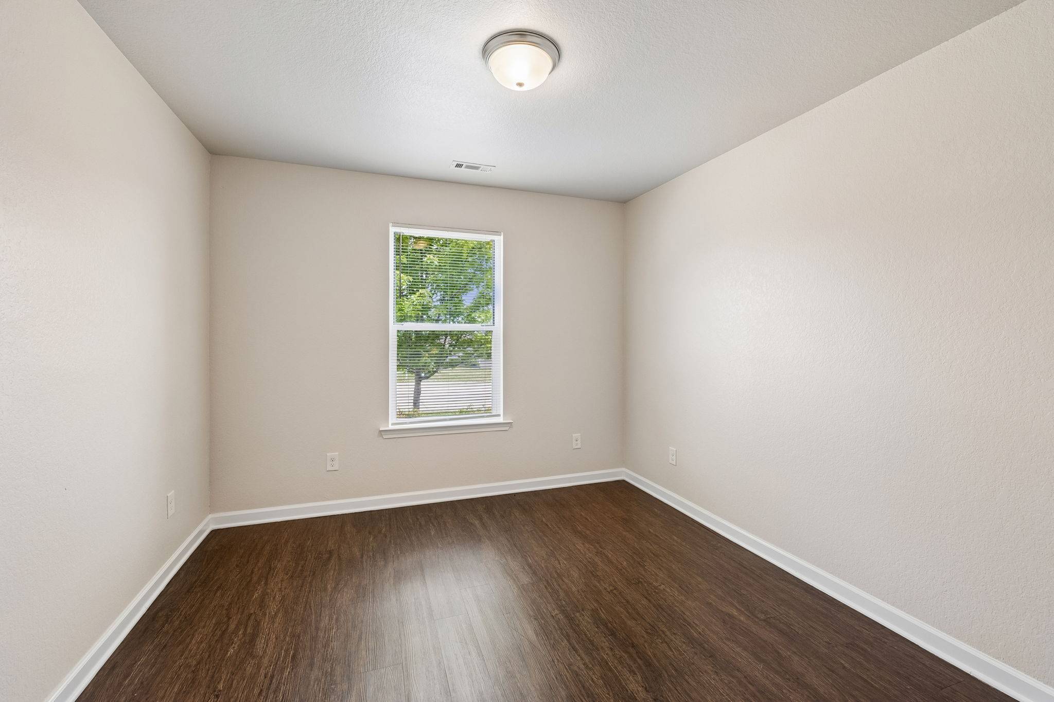 2702 Swarm Ct, Columbia, TN 38401