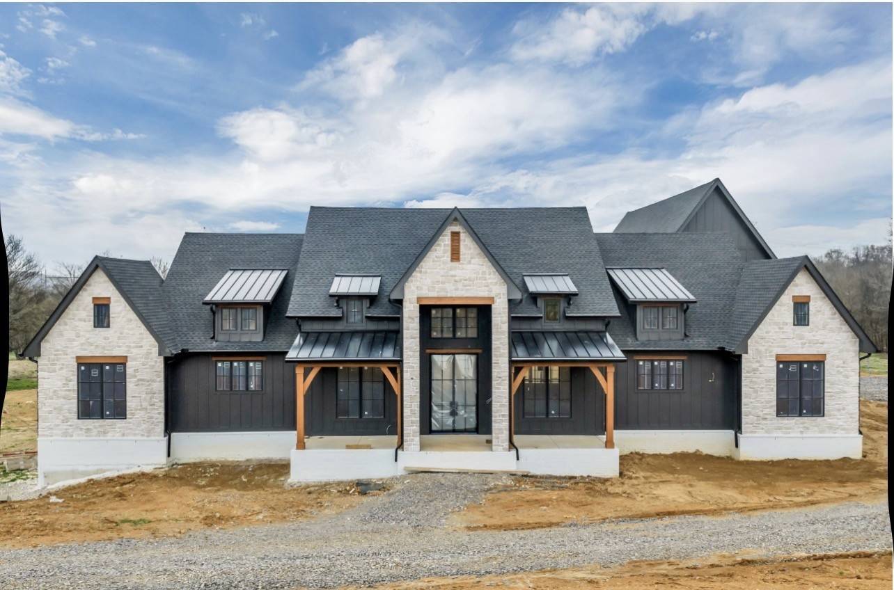 2388 Darks Mill Rd, Columbia, TN 38401