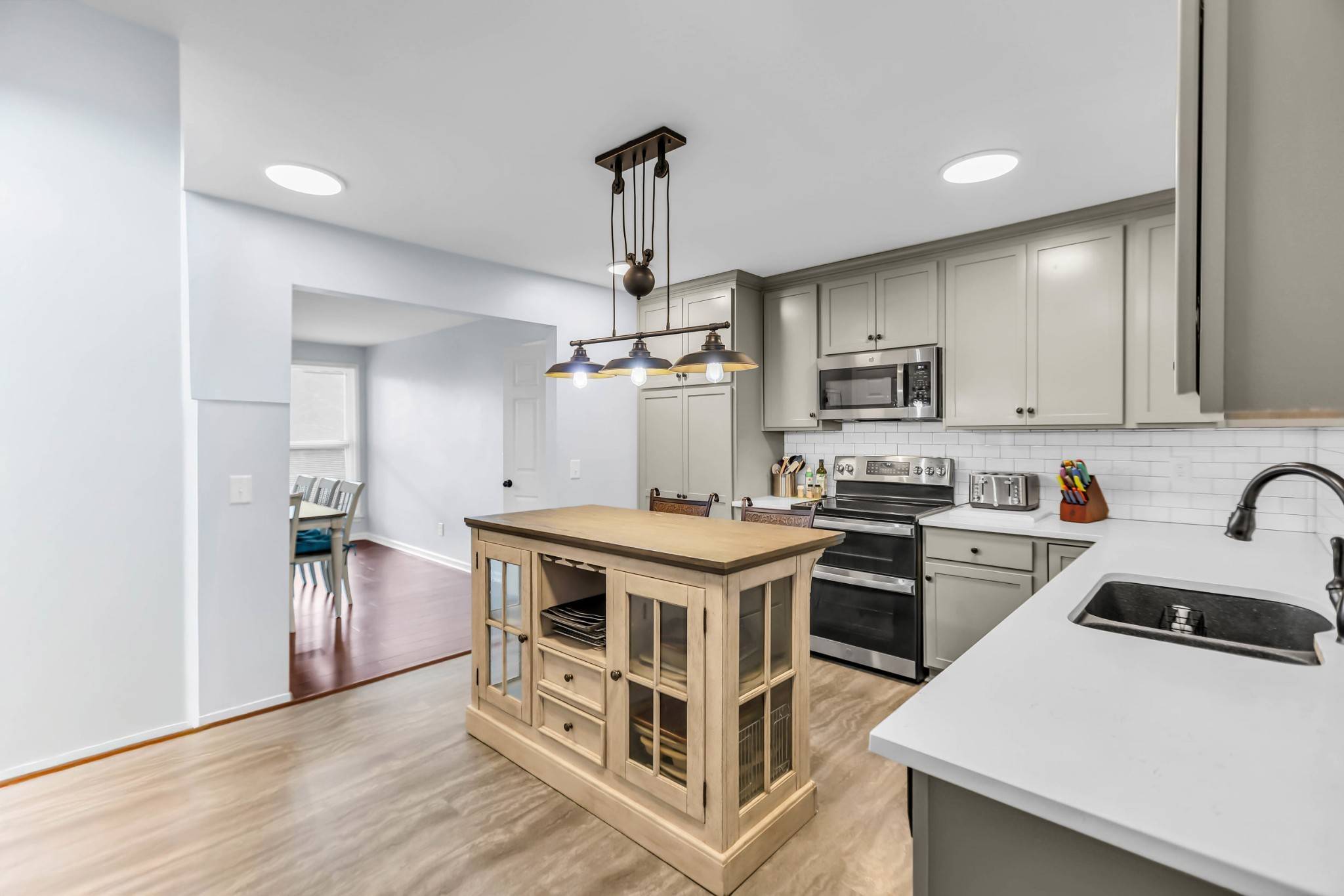 1917 Graceland Dr, Goodlettsville, TN 37072