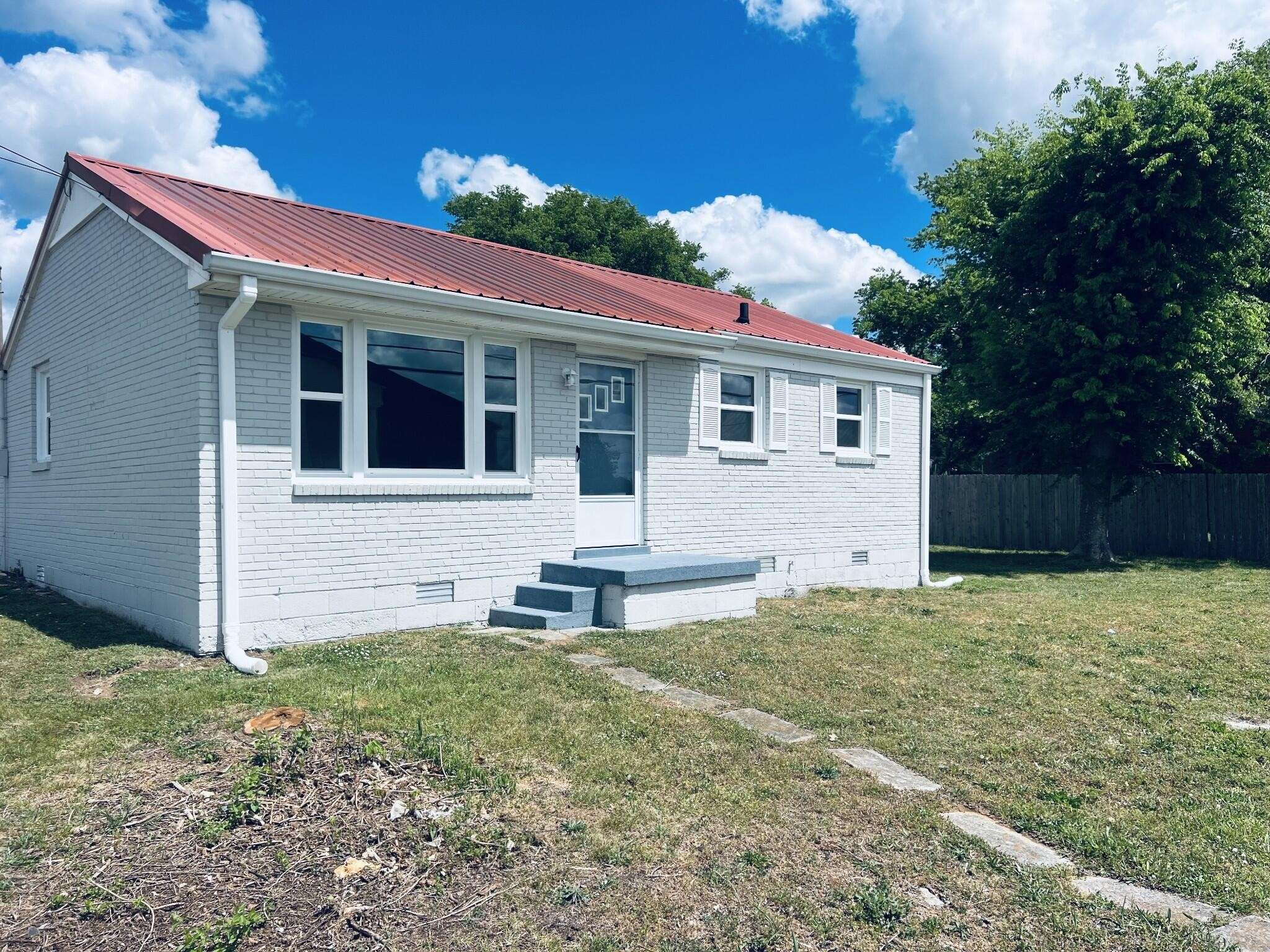 601 C L Manier ST, Lebanon, TN 37087