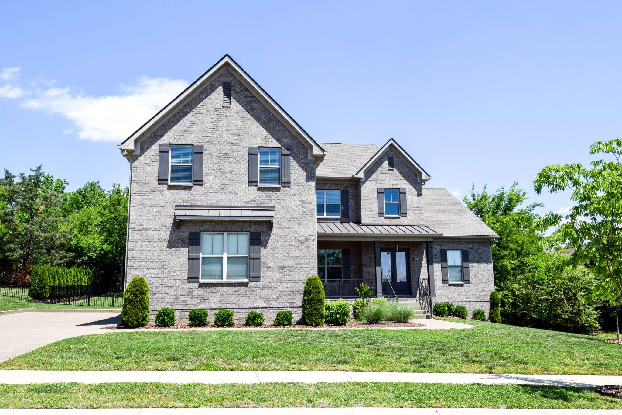 1002 Keeneland Dr, Gallatin, TN 37066