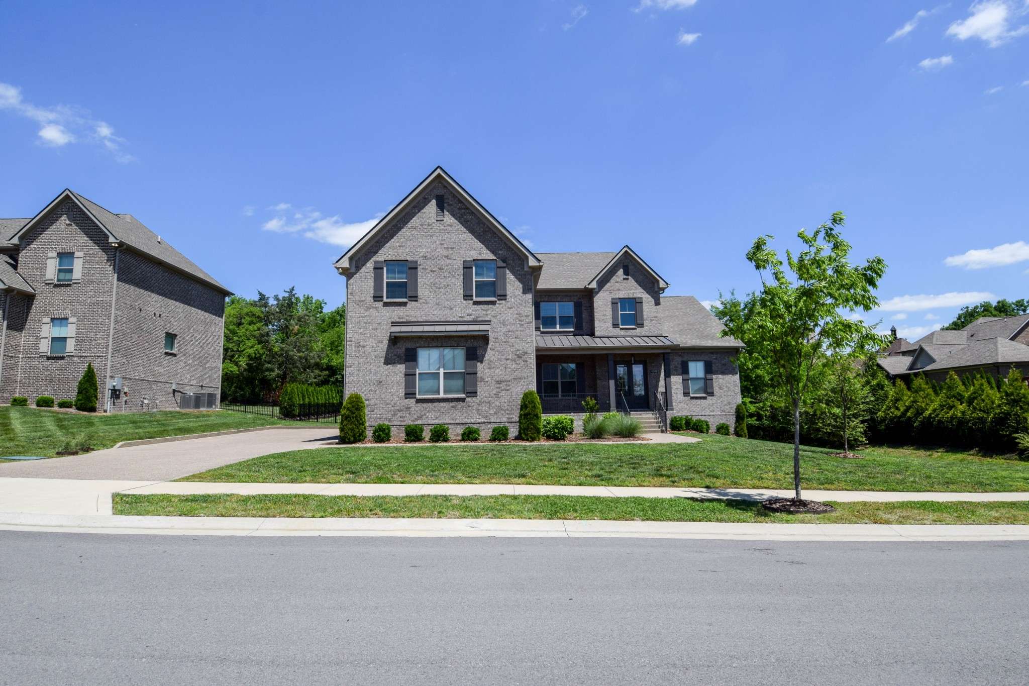 1002 Keeneland Dr, Gallatin, TN 37066