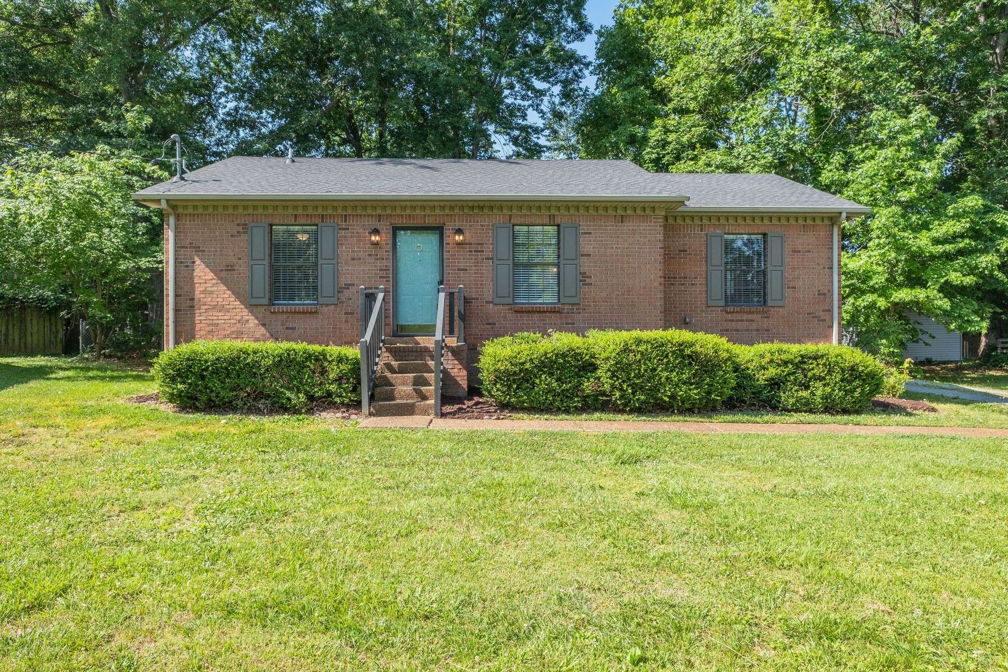 308 Oakdale Dr, White House, TN 37188