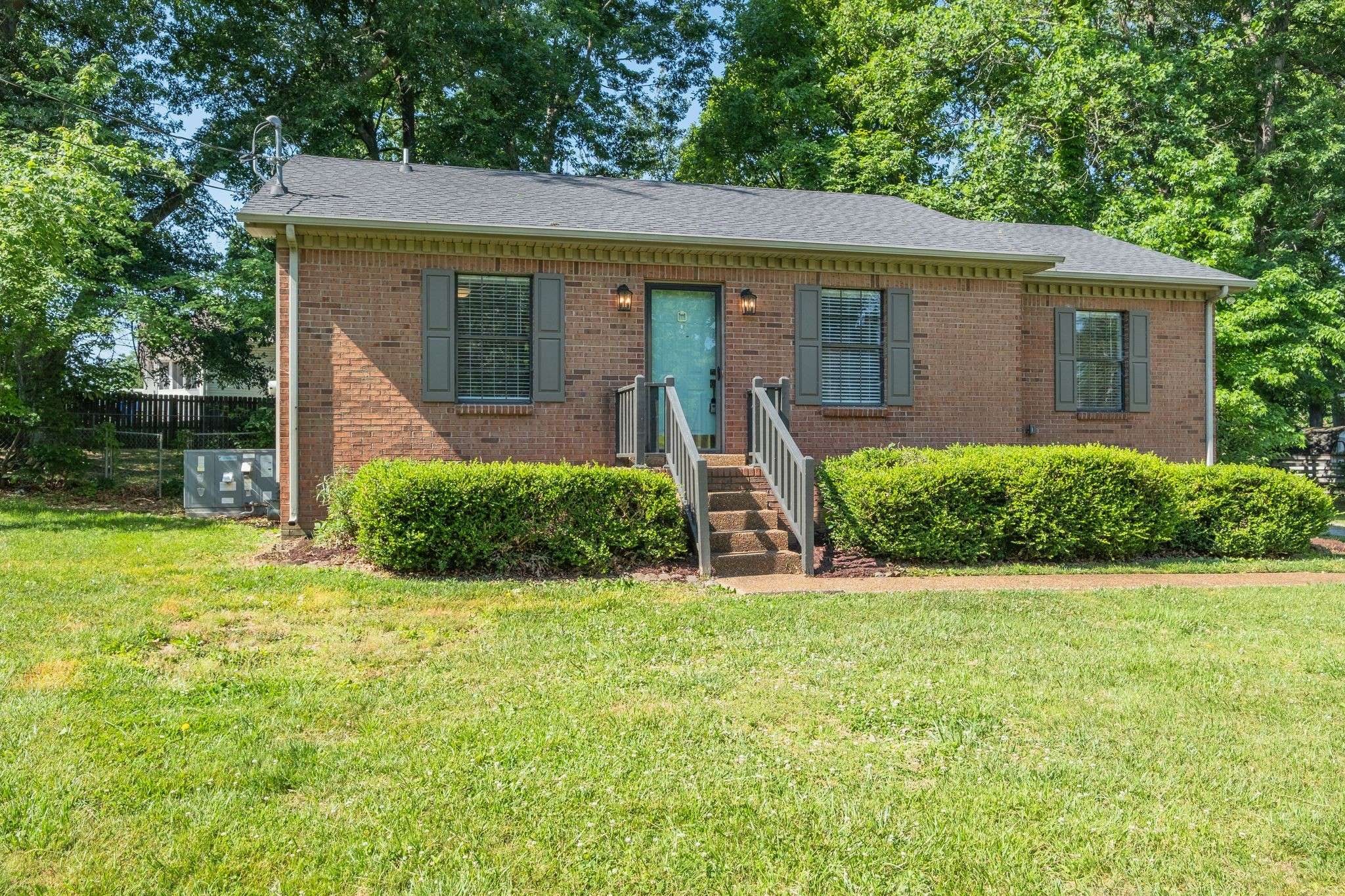 308 Oakdale Dr, White House, TN 37188