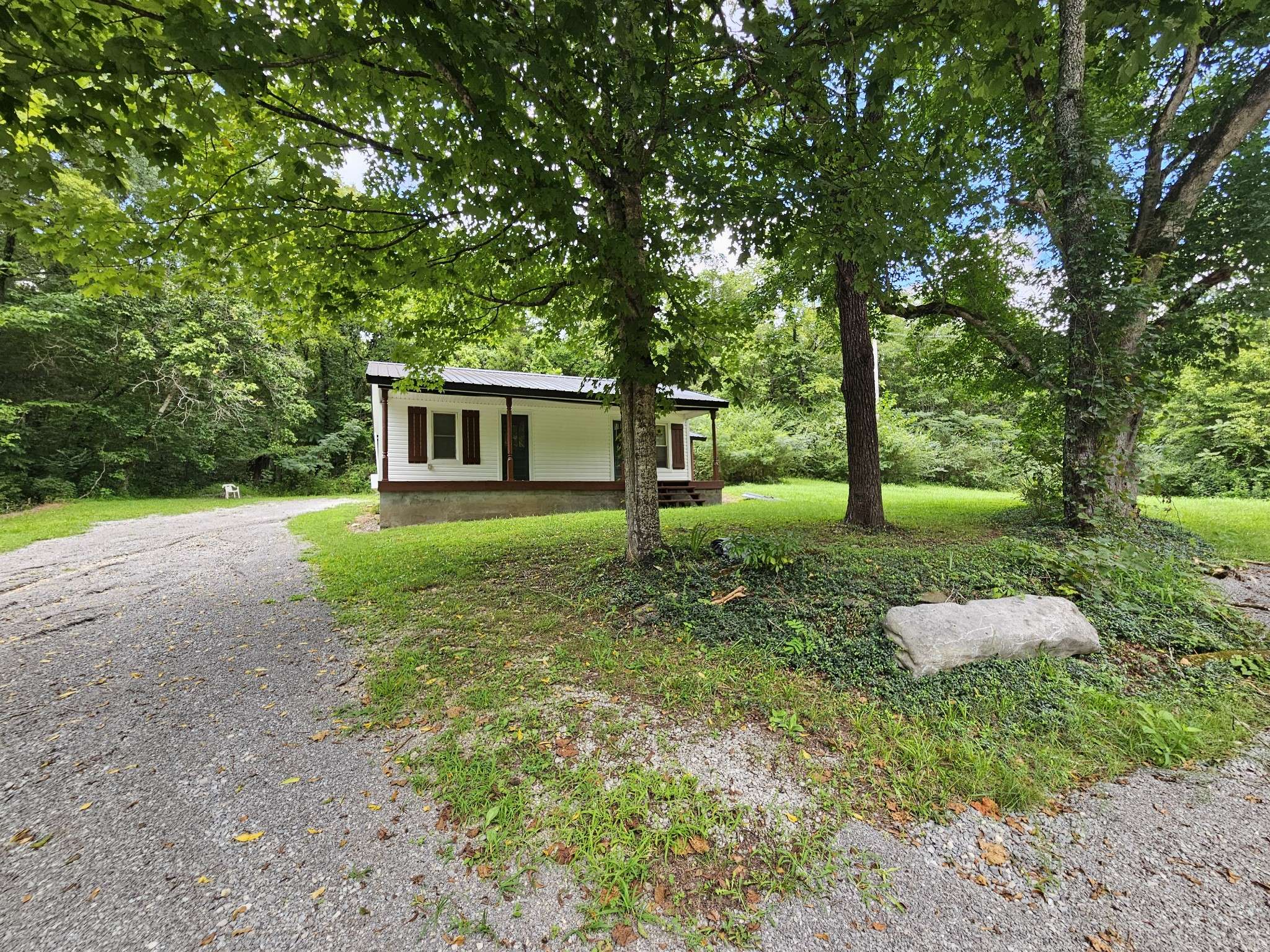 210 Rawls Creek Rd, Gordonsville, TN 38563