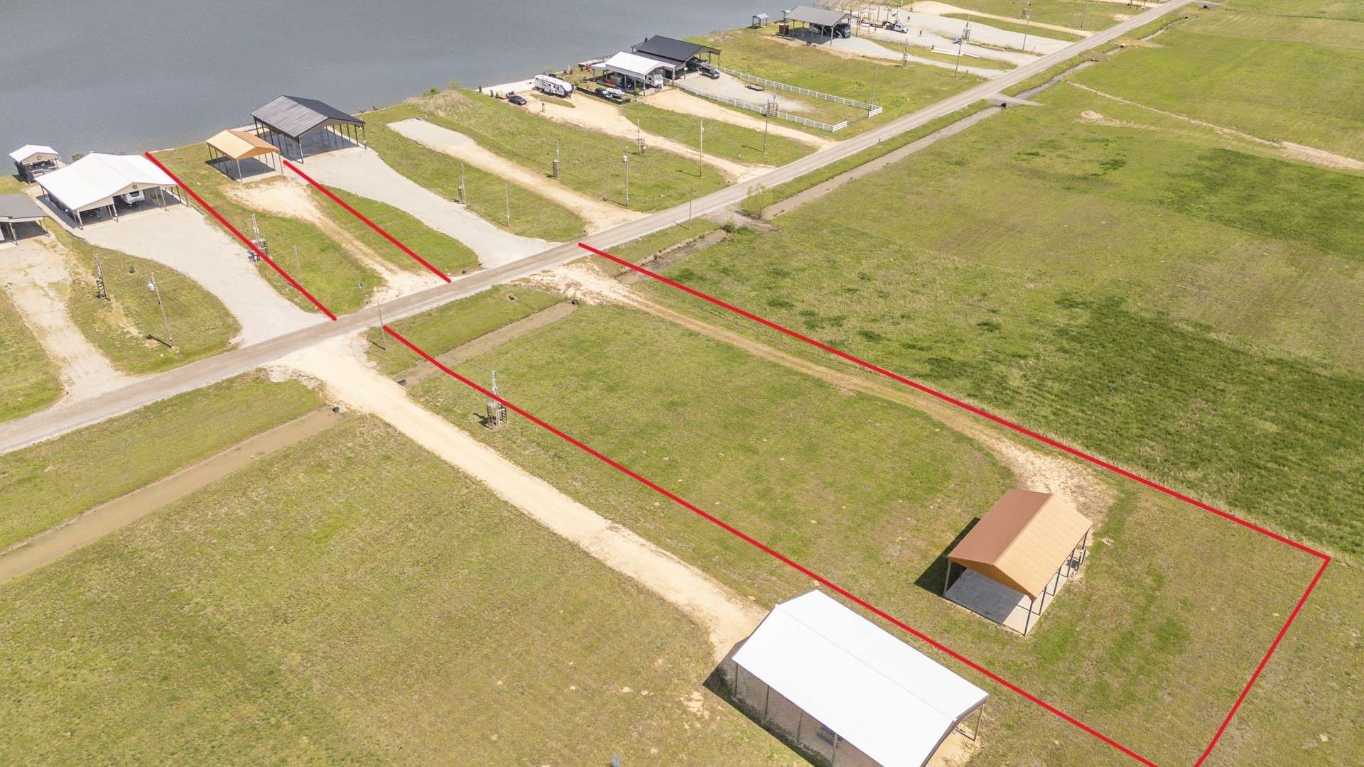 510 Riverfront Dr, Clifton, TN 38425