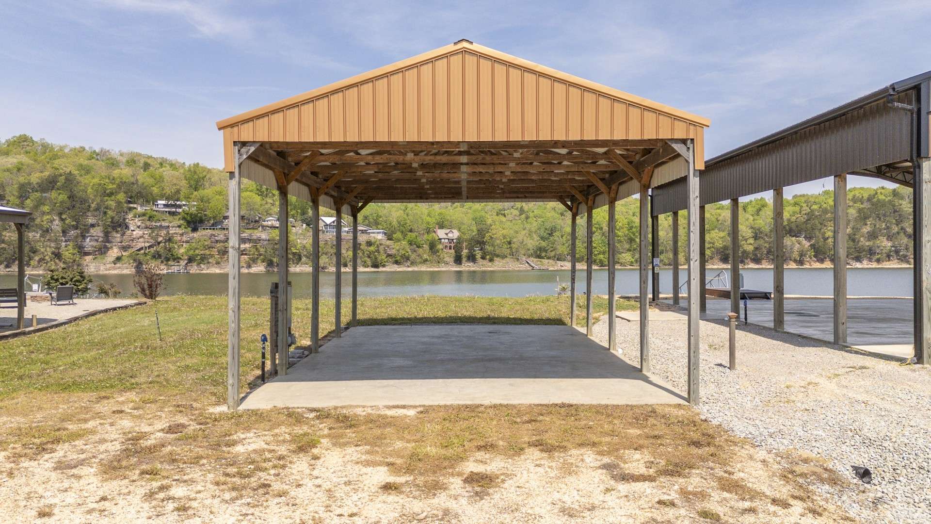 510 Riverfront Dr, Clifton, TN 38425