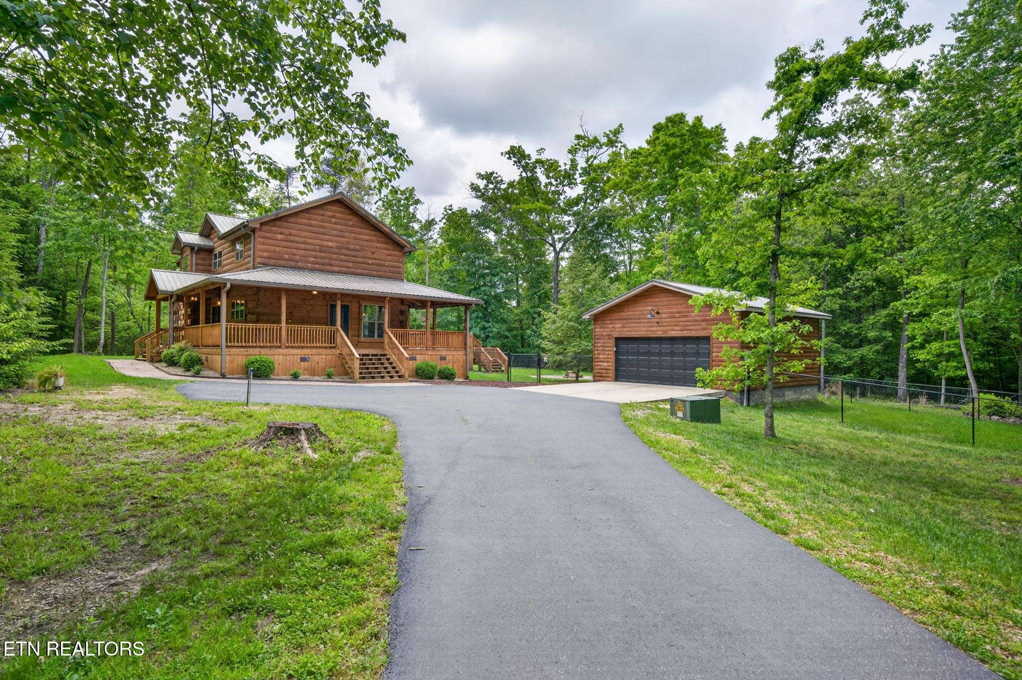 704 White Oak Rd, Monterey, TN 38574