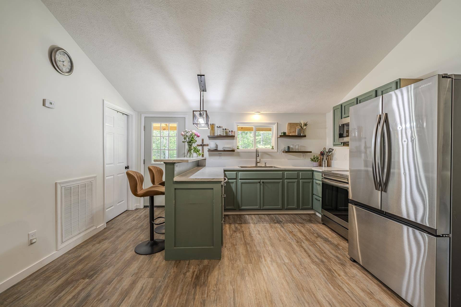 5525 HOLLAND CREEK RD, Savannah, TN 38372