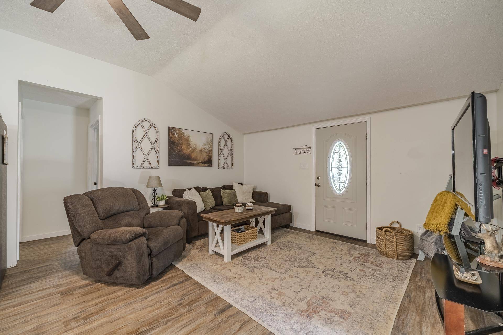 5525 HOLLAND CREEK RD, Savannah, TN 38372