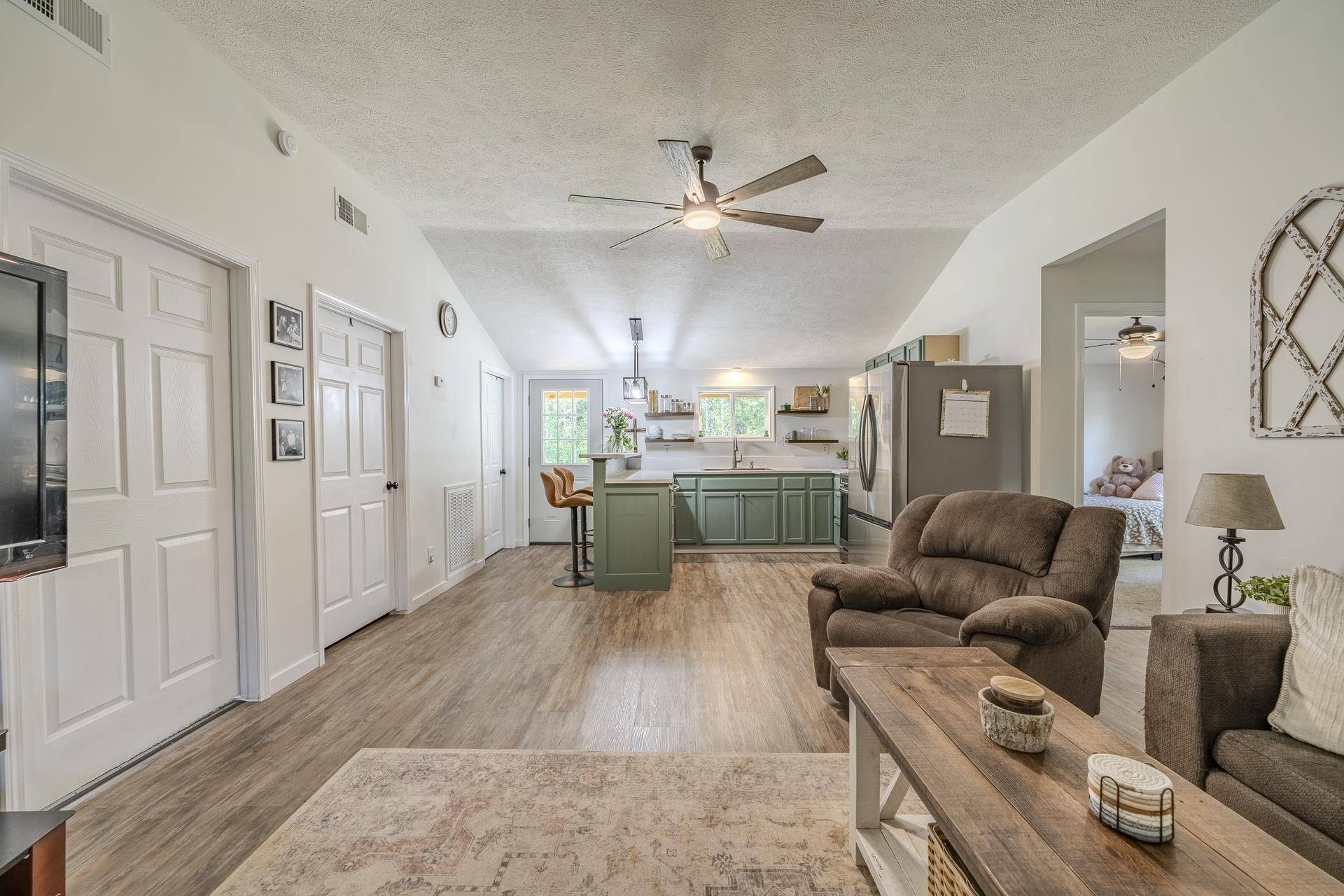 5525 HOLLAND CREEK RD, Savannah, TN 38372