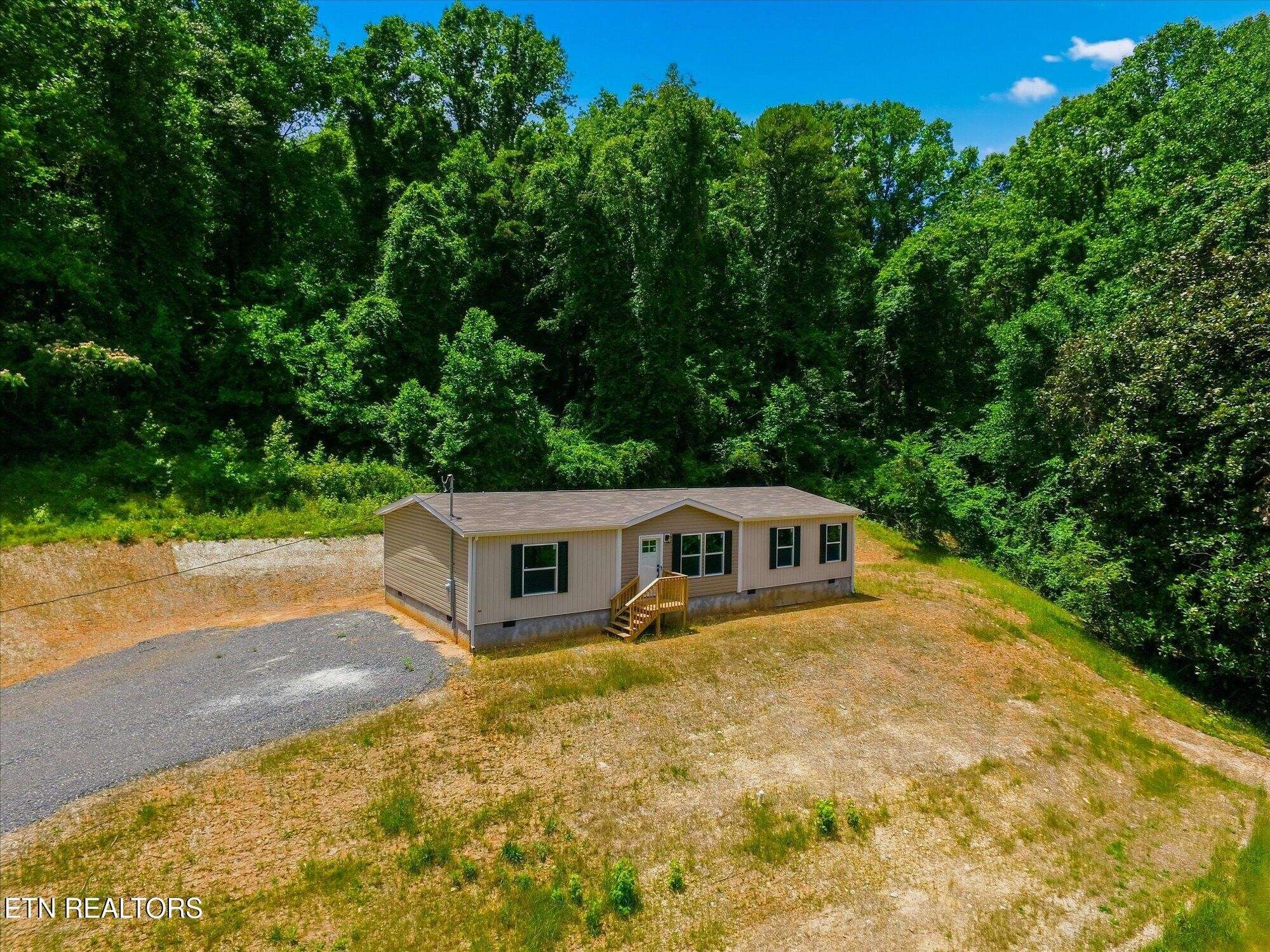 1009 S Gateway Ave, Rockwood, TN 37854