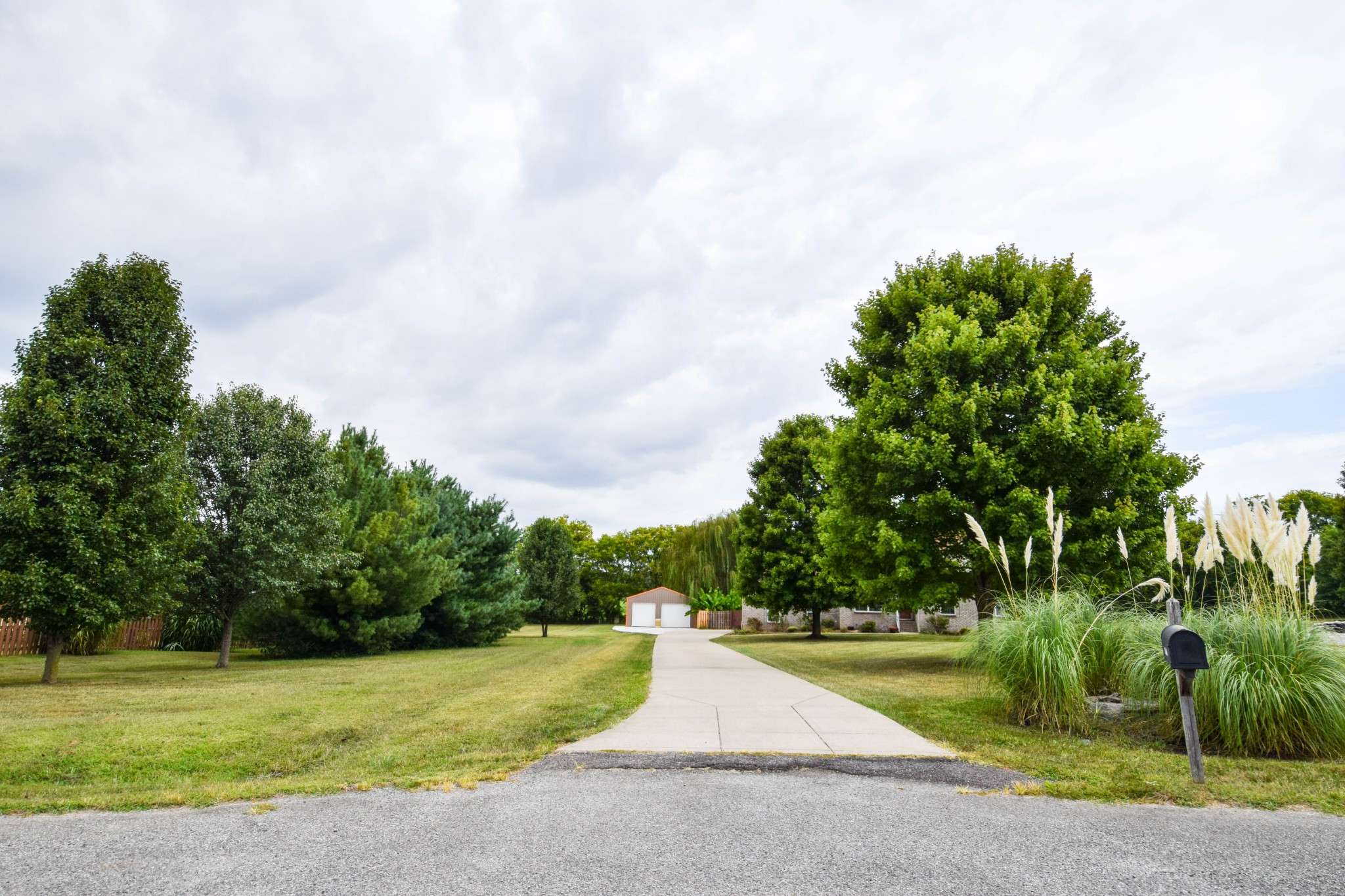 1003 Roland Ct, Cottontown, TN 37048