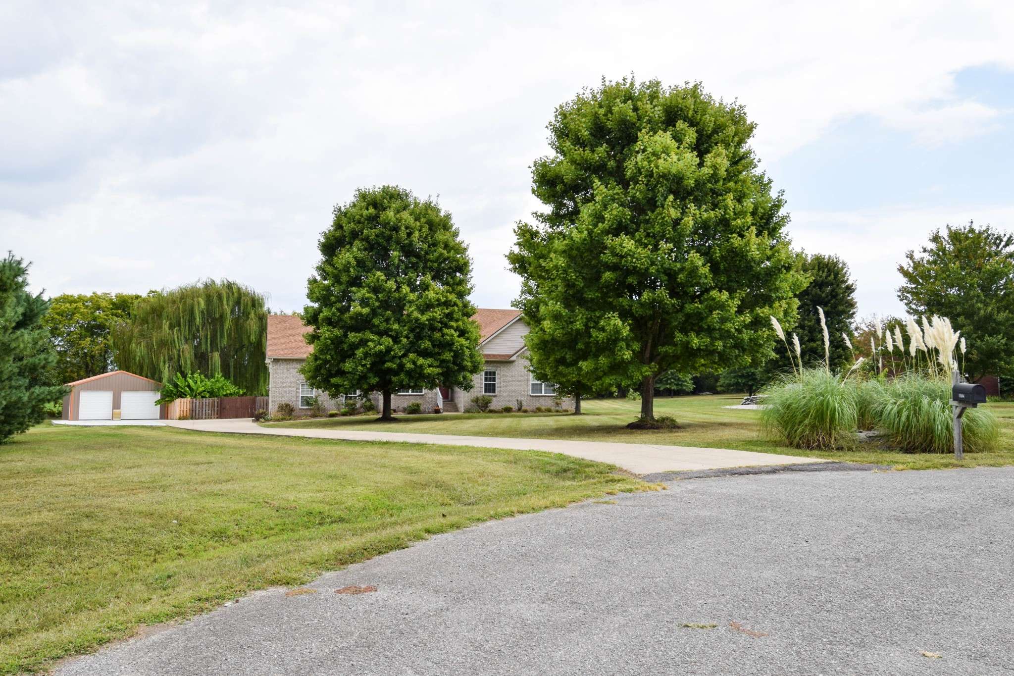 1003 Roland Ct, Cottontown, TN 37048