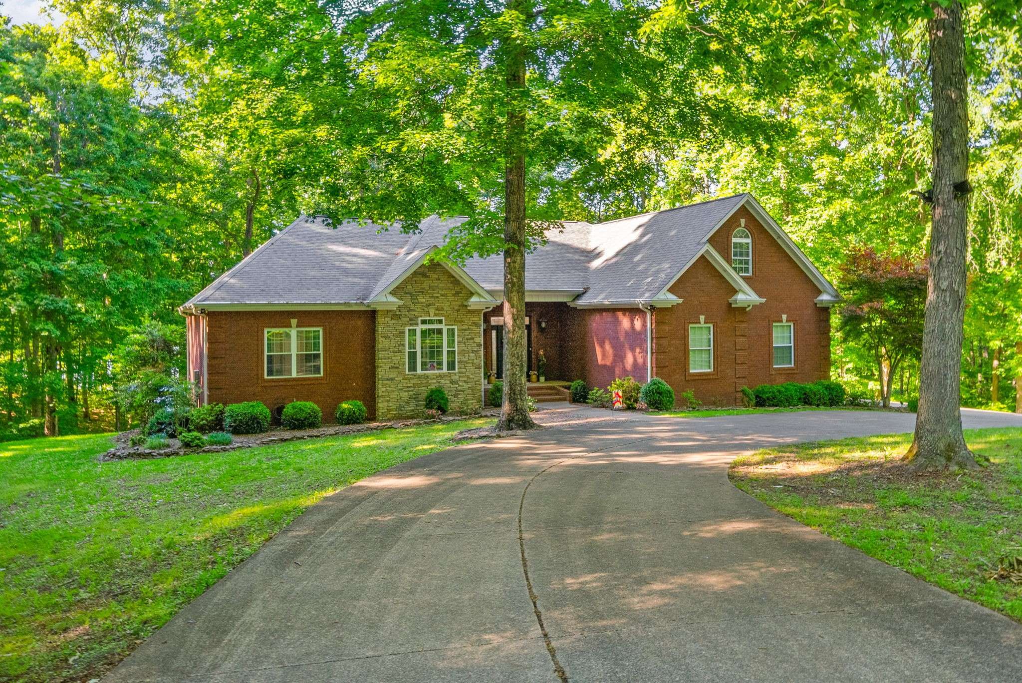118 Periwinkle Hill Rd, Cadiz, KY 42211