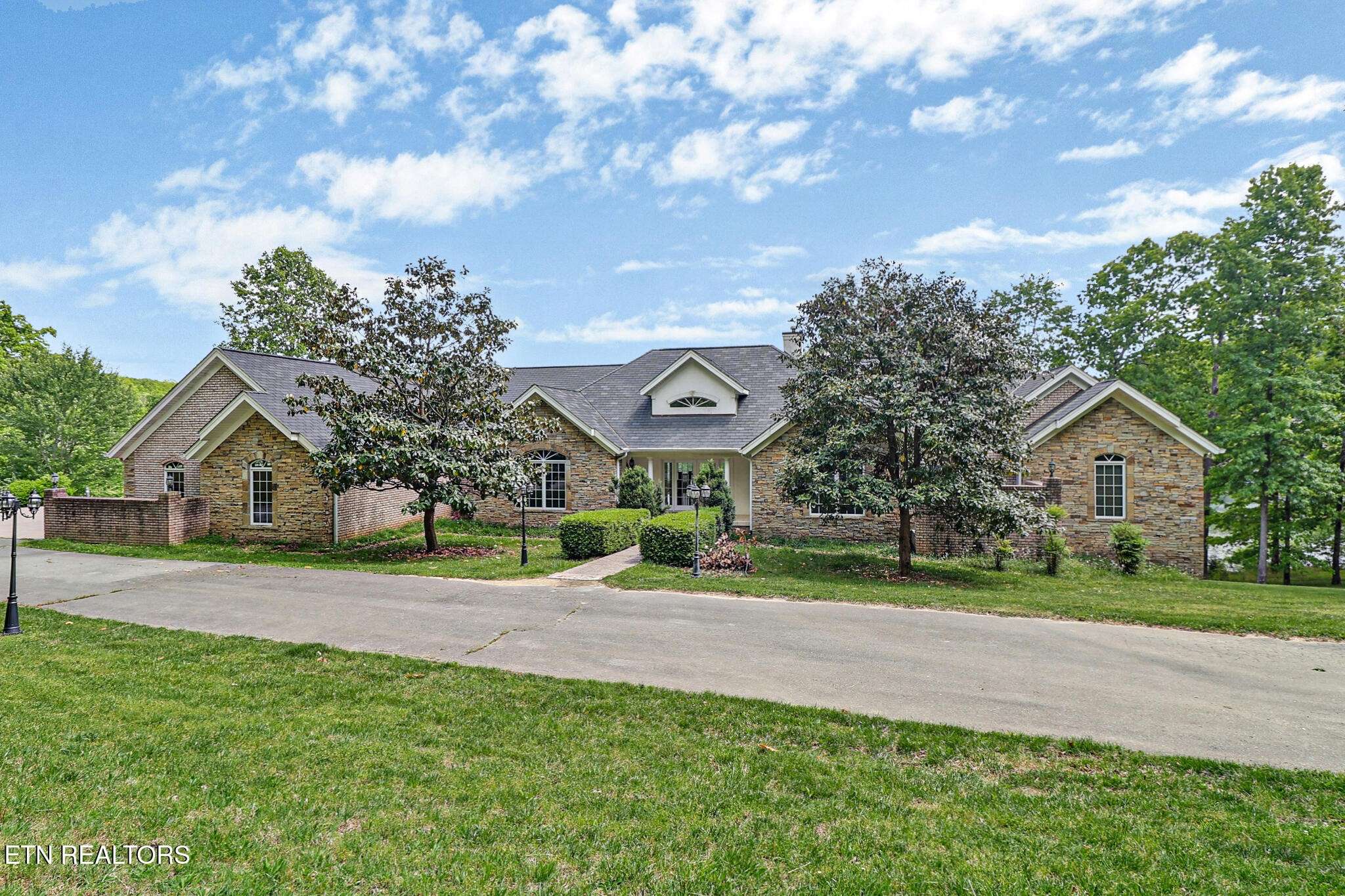 310 Old Stagecoach Place, Crossville, TN 38571