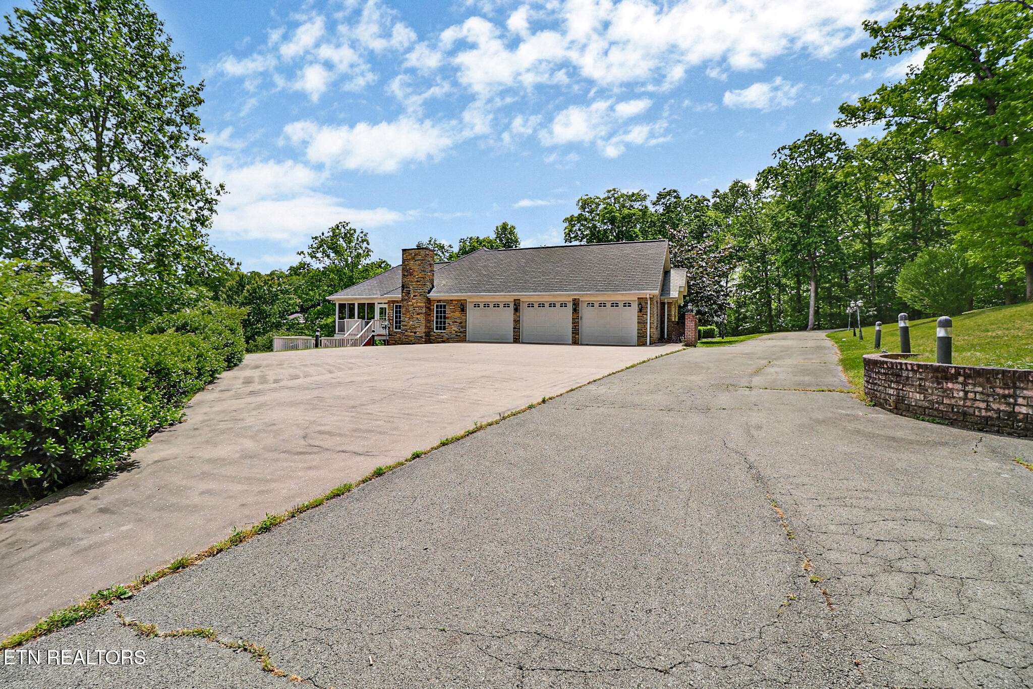310 Old Stagecoach Place, Crossville, TN 38571