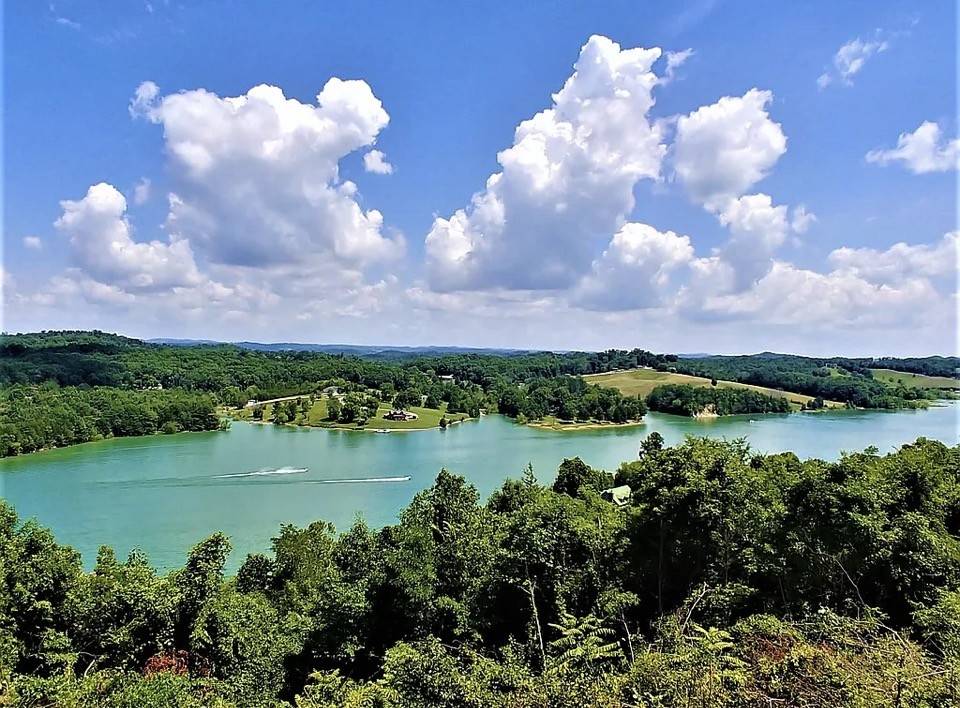 795 Red Bud Ln, Sevierville, TN 37876