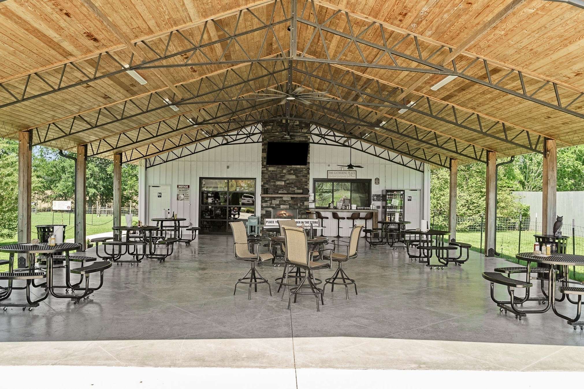 285 Harmony Ln, Smithville, TN 37166