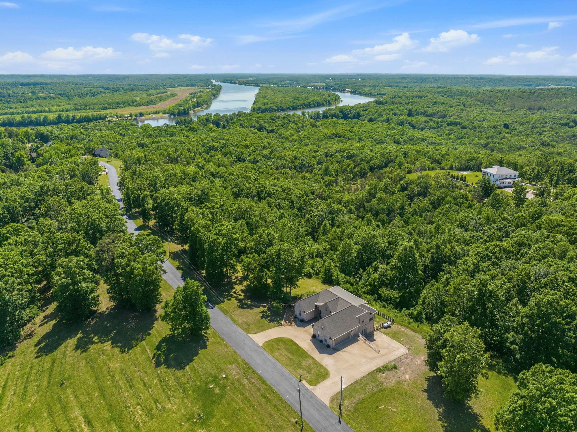 300 Rivers Edge Dr, Bath Springs, TN 38311