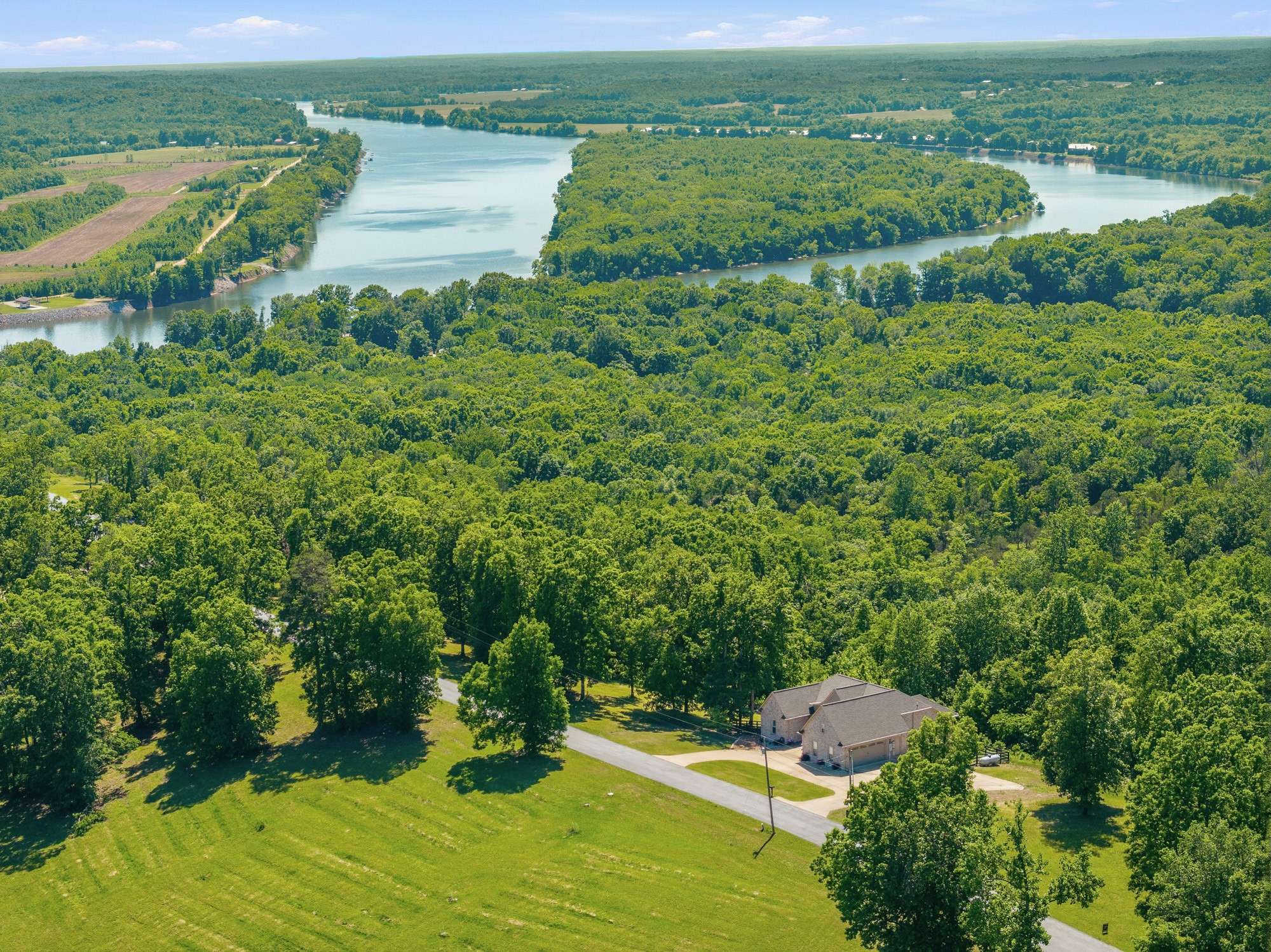 300 Rivers Edge Dr, Bath Springs, TN 38311