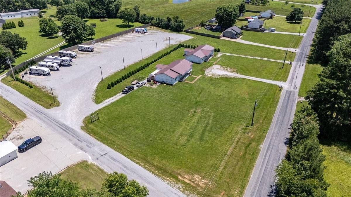58 Lambs Ferry Rd, Leoma, TN 38468